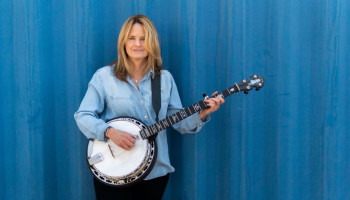 Alison Brown Artist Photo