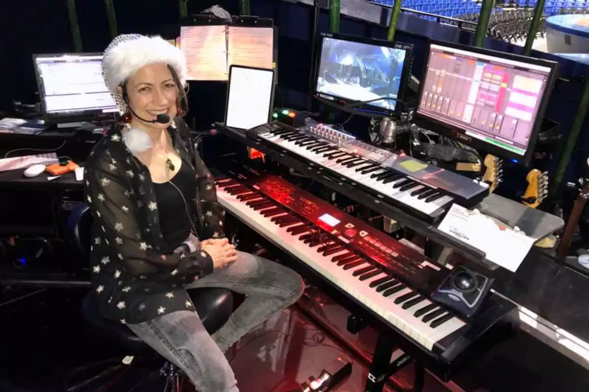  December 11 @ 2:00 PM (PDT) 
 MoMM@Home: Anne Charbonneau - The Magic of Cirque! 